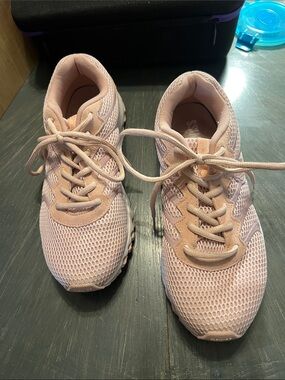 K-Swiss Women’s Pale Pink Mesh Athletic Sneakers